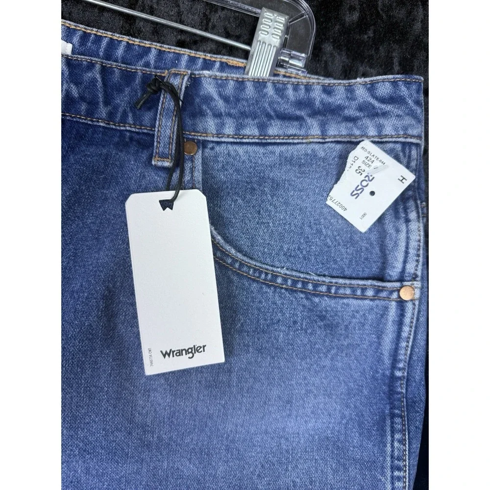Wrangler Mom Straight High Rise Blue Jeans Womens 35x28 Denim Distressed‎ NWT